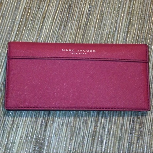 Marc Jacobs Handbags - NWT Marc Jacobs Open Face Slim Leather Wallet